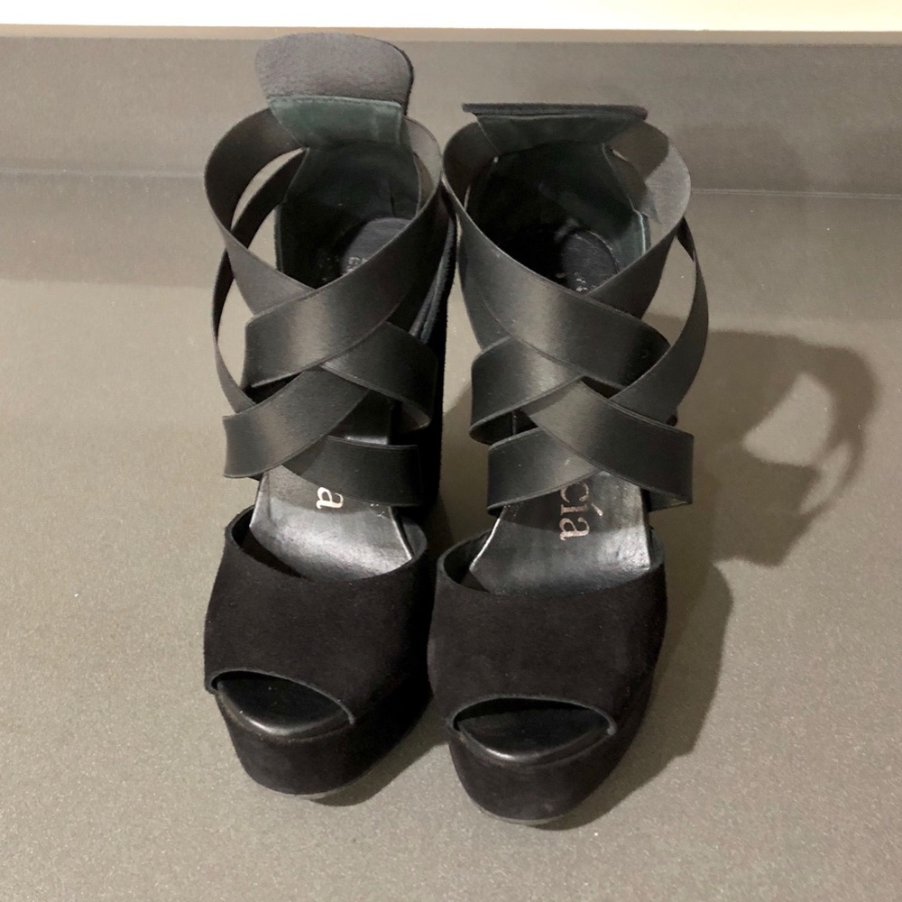 Pedro García Wedges